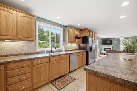 Kitchen - 80 River Rd, Biddeford, ME 04005 photo 3 of 7