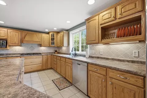 Kitchen - 80 River Rd, Biddeford, ME 04005 photo 5 of 7