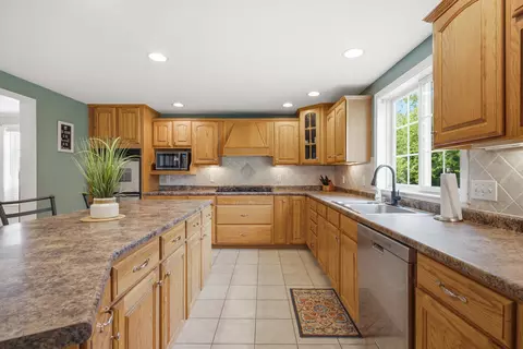 Kitchen - 80 River Rd, Biddeford, ME 04005 photo 6 of 7