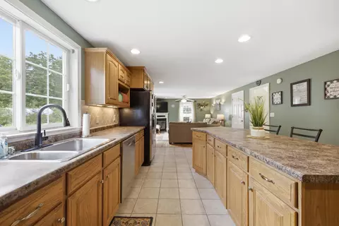 Kitchen - 80 River Rd, Biddeford, ME 04005 photo 4 of 7