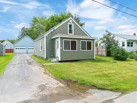 33 Cottage St, Waterville, ME 04901