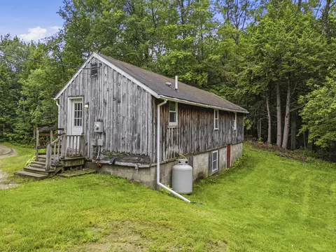 Exterior - 20 Lemon Ln, Freeport, ME 04032 photo 4 of 7