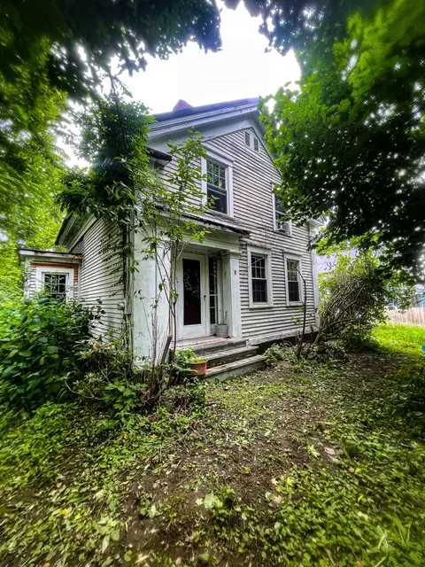8 Summer St, Hampden, ME 04444