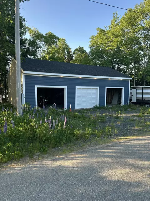 3 Deeks St, Eastport, ME 04631