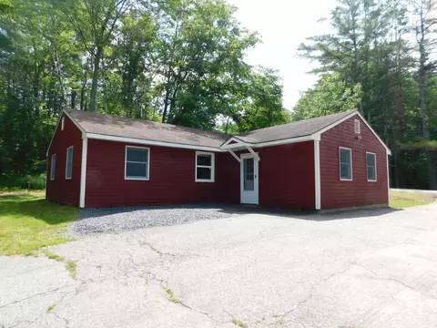 35 Pishon Ferry Rd, Clinton, ME 04927
