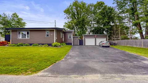 26 Columbia St, Lewiston, ME 04240