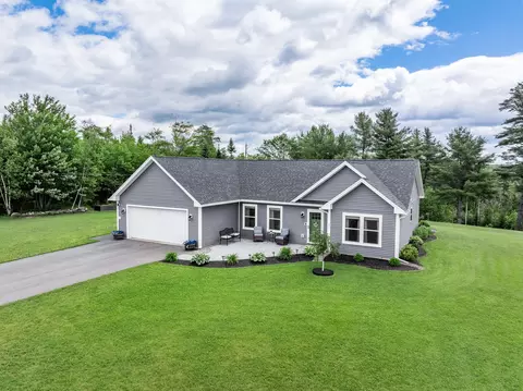 51 Knoll Crest Dr, Bangor, ME 04401