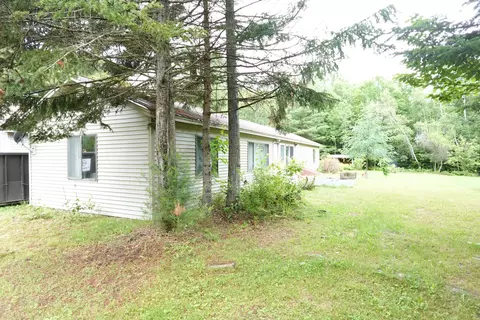 424 School St, Weld, ME 04285