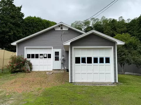 20 Flagg St, Veazie, ME 04401