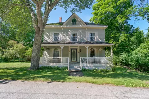 21 Beach Ave, Long Island, ME 04050