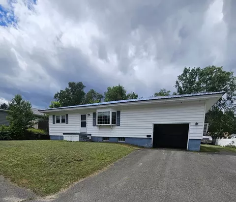 30 Ohio St, Millinocket, ME 04462 photo 2