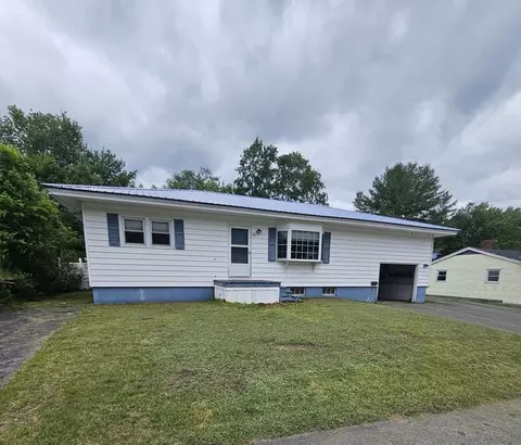 30 Ohio St, Millinocket, ME 04462 photo 1