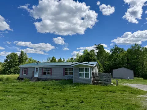 1025 Beans Corner Rd, Hartland, ME 04943