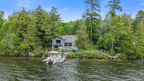 15 Memory Ln, Lincoln, ME 04457