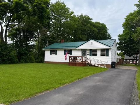 25 12 Elm St, East Millinocket, ME 04430