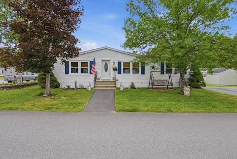11 Fox Run Dr, Lewiston, ME 04240