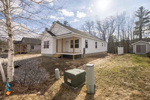 17 Streamside Dr, Auburn, ME 04210