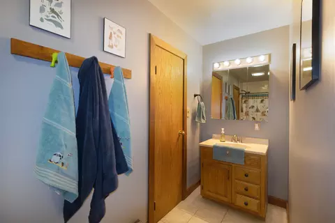 Bath - 62 Crosby Rd, Windsor, ME 04363 photo 2 of 4