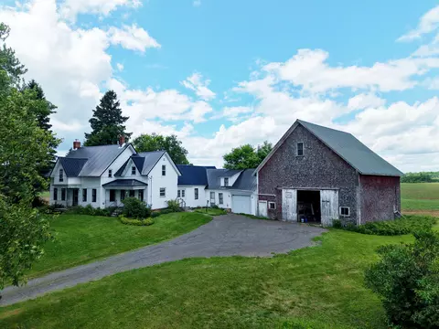 571 Smyrna St, Houlton, ME 04730
