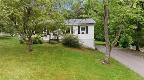 7 Boulder Ave, Paris, ME 04281