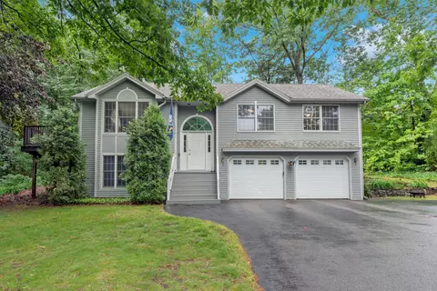 1 Hillcrest Dr, Sanford, ME 04083