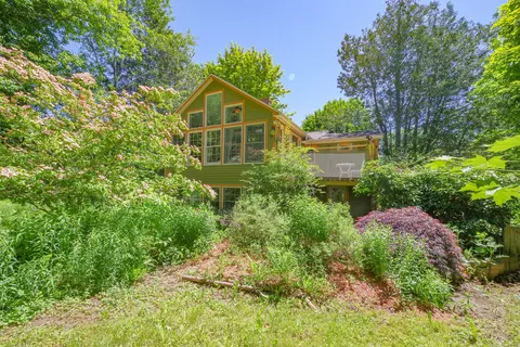 592 Belfast Rd, Camden, ME 04843