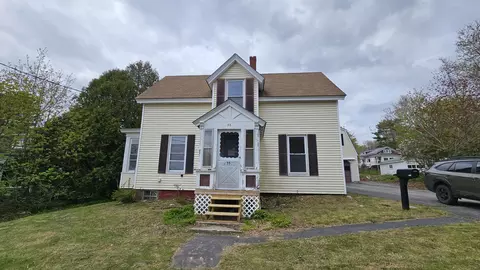 35 Bridge St, Topsham, ME 04086