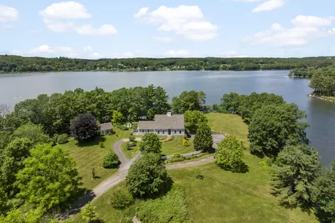 21 Townley Dr, Damariscotta, ME 04543