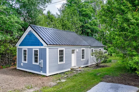 7 Pike Ave, Searsport, ME 04974