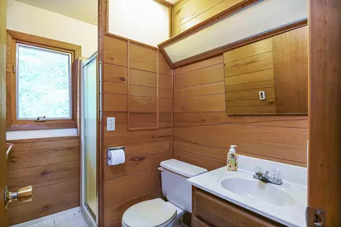 Bath - 28 Ossipee Rd, Cape Neddick, ME 03902 photo 5 of 5