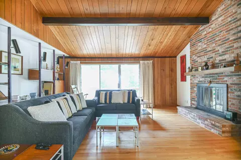 Living - 28 Ossipee Rd, Cape Neddick, ME 03902 photo 1 of 7