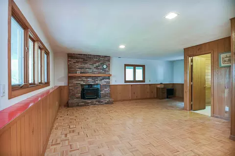 Living - 28 Ossipee Rd, Cape Neddick, ME 03902 photo 6 of 7