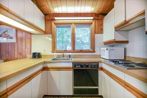 Kitchen - 28 Ossipee Rd, Cape Neddick, ME 03902 photo 1 of 2