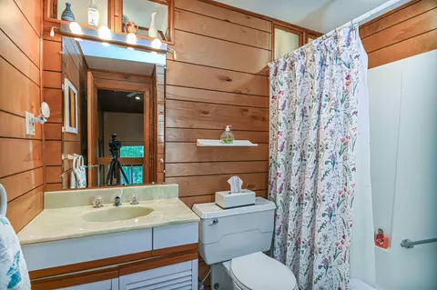 Bath - 28 Ossipee Rd, Cape Neddick, ME 03902 photo 1 of 5