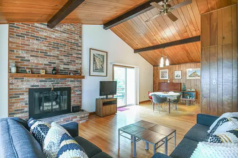 Living - 28 Ossipee Rd, Cape Neddick, ME 03902 photo 3 of 7