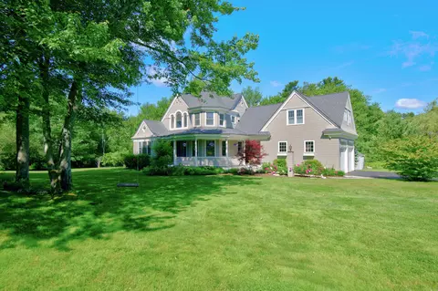 11 Cole Field Rd, Cape Elizabeth, ME 04107