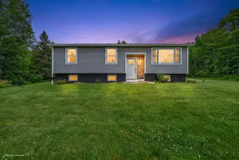 52 Lee St, Bucksport, ME 04416