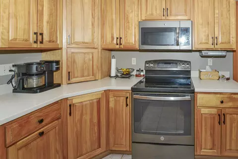 Kitchen - 27 Independence Dr, Windham, ME 04062 photo 9 of 10
