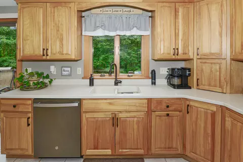 Kitchen - 27 Independence Dr, Windham, ME 04062 photo 8 of 10