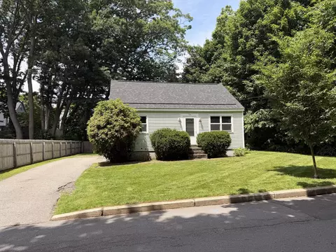 104 Bolton St, Portland, ME 04102