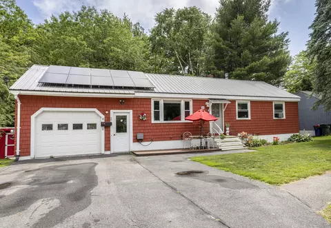 8 Kenneth Rd, South Portland, ME 04106