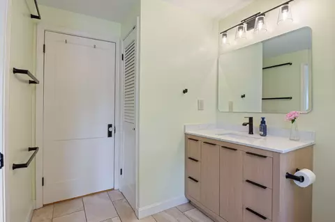 Bath - 23 Queen St, Gorham, ME 04038 photo 3 of 3