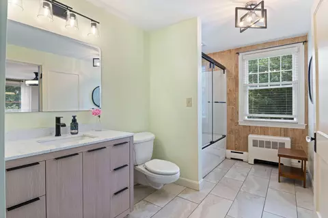 Bath - 23 Queen St, Gorham, ME 04038 photo 2 of 3