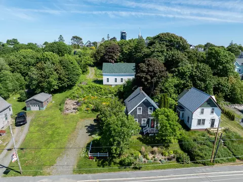 59 Washington St, Lubec, ME 04652