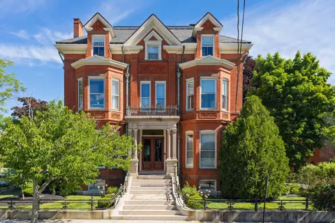 161 Pine St #4, Portland, ME 04102