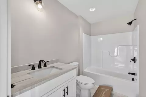 Bath - 49 Lochwood Dr, Gorham, ME 04038 photo 2 of 4