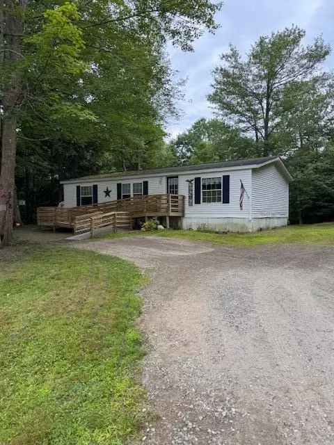47 Round Stone Rd, Mount Vernon, ME 04352