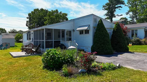 50 Poplar Park Dr, Wells, ME 04090