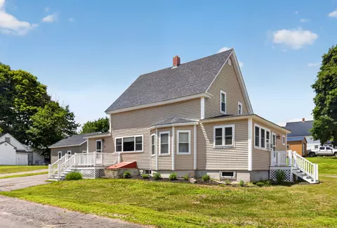 4 Knox St, Millinocket, ME 04462