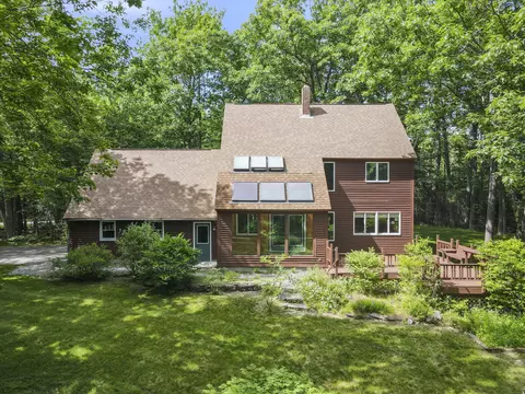 121 Eaton Ridge Dr, Holden, ME 04429